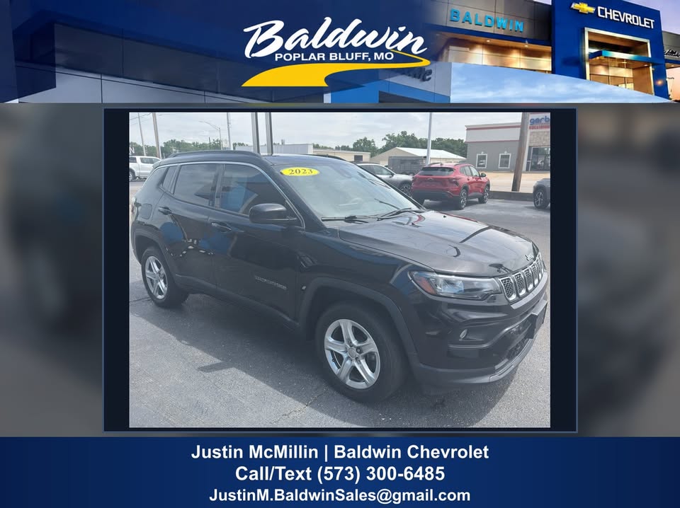 2023 Jeep Compass Latitude — full vehicle photo