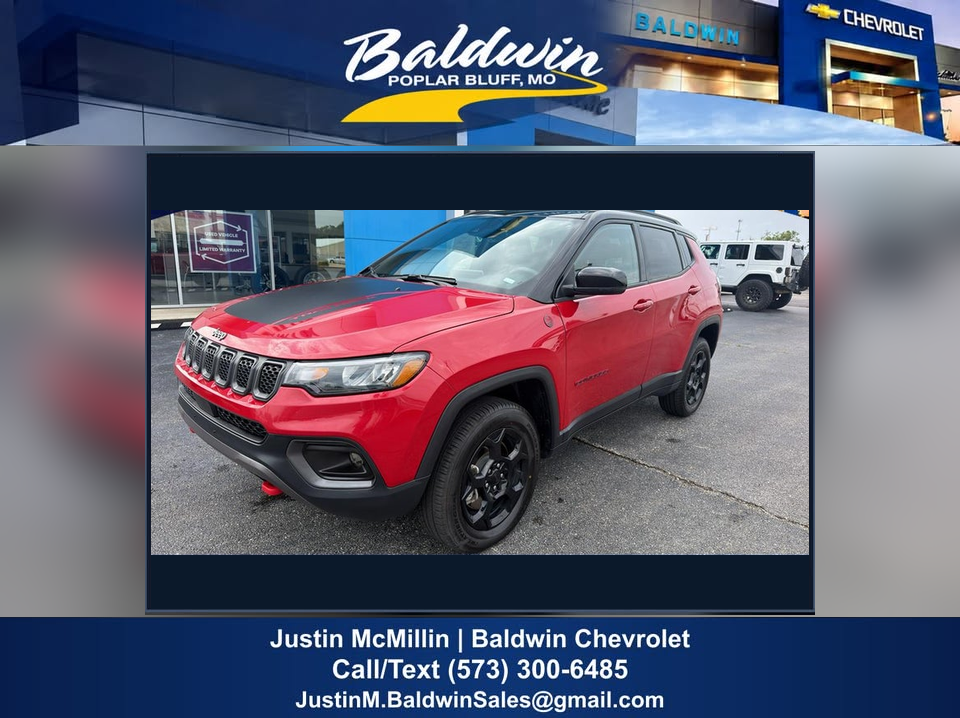 2024 Jeep Compass Trailhawk — full vehicle photo