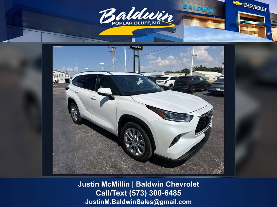 2024 Toyota Highlander LE — full vehicle photo